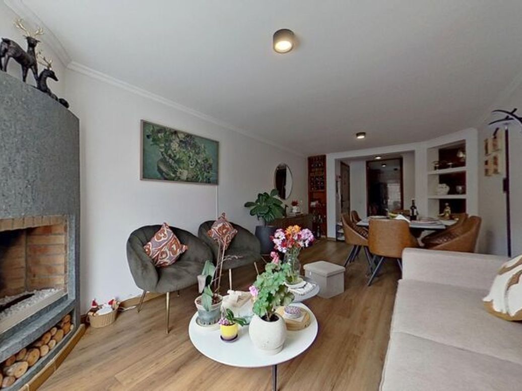 Apartamento de 2 alcobas en venta en Santa Barbara Central, Bogotá, 75 m² · foto 3 de 14