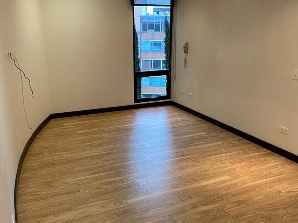 Apartamento de 1 alcoba en arriendo en El Refugio, Bogotá, 84 m² · foto 6 de 9