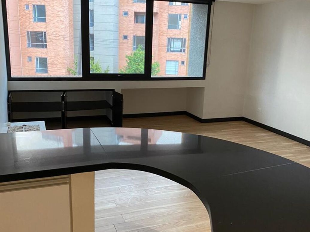 Apartamento de 1 alcoba en arriendo en El Refugio, Bogotá, 84 m² · foto 2 de 9