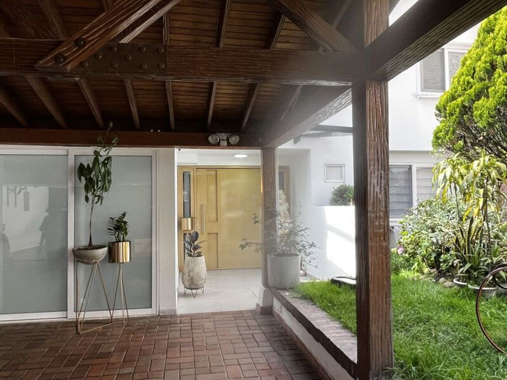 Casa de 3 alcobas en venta en Santa Barbara Alta, Bogotá, 387 m² · foto 2 de 20
