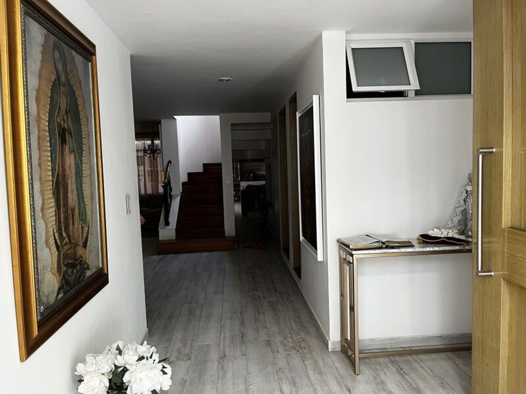 Casa de 3 alcobas en venta en Santa Barbara Alta, Bogotá, 387 m² · foto 4 de 20