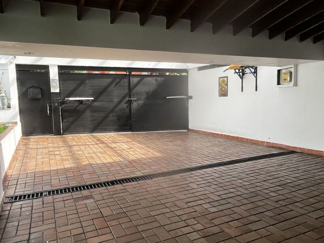 Casa de 3 alcobas en venta en Santa Barbara Alta, Bogotá, 387 m² · foto 3 de 20