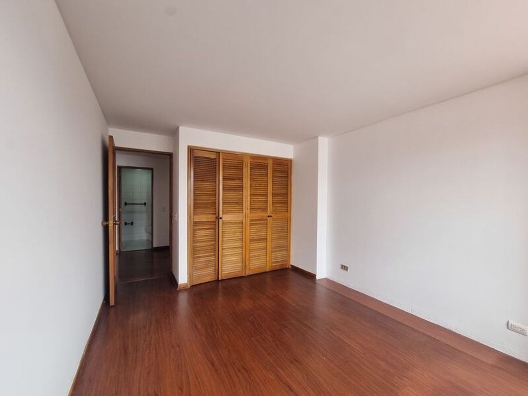 Apartamento de 3 alcobas en venta en Cr Bosque De Gratamira, Bogotá, 141 m² · foto 12 de 20
