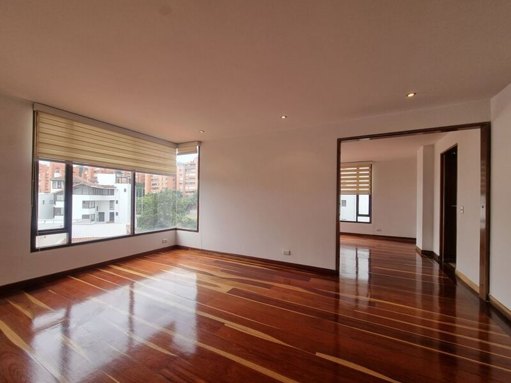 Apartamento de 3 alcobas en venta en Cr Bosque De Gratamira, Bogotá, 141 m² · foto 4 de 20
