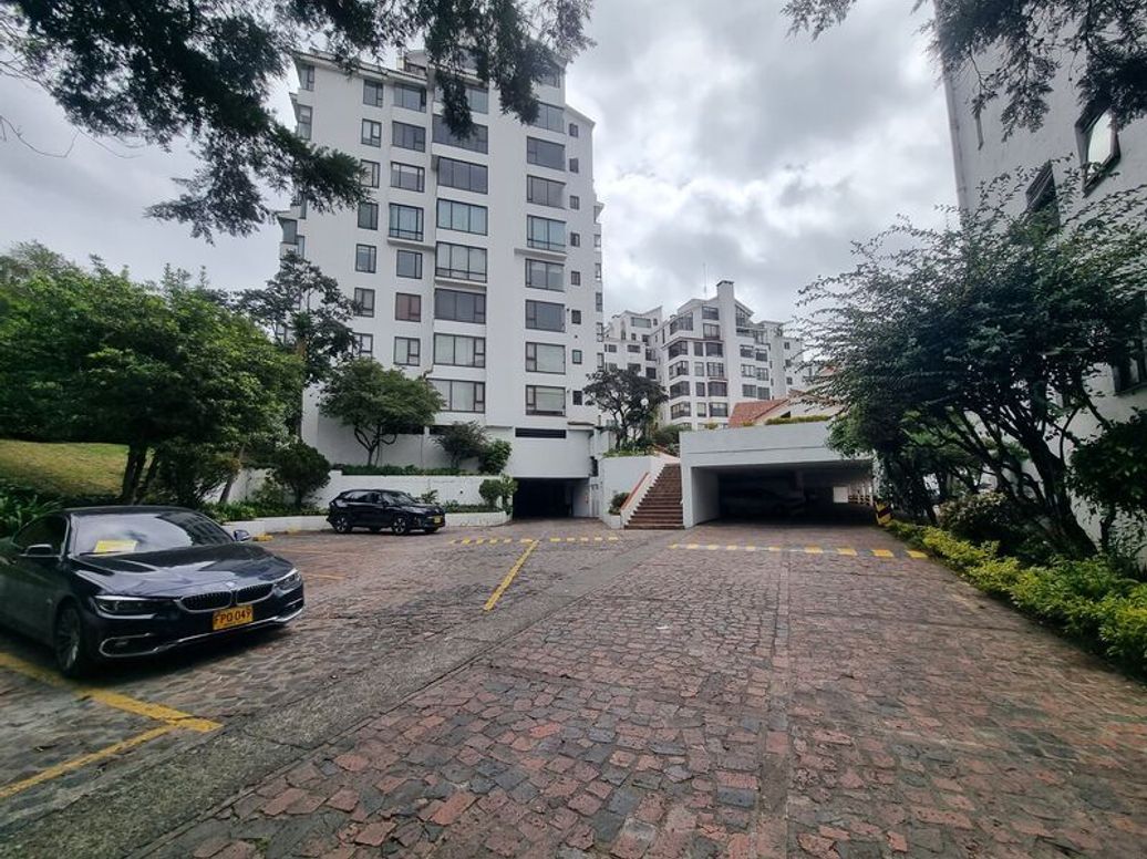 Apartamento de 3 alcobas en venta en Cr Bosque De Gratamira, Bogotá, 141 m² · foto 3 de 20