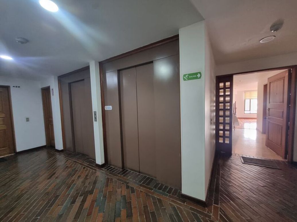 Apartamento de 3 alcobas en venta en Cr Bosque De Gratamira, Bogotá, 141 m² · foto 15 de 20