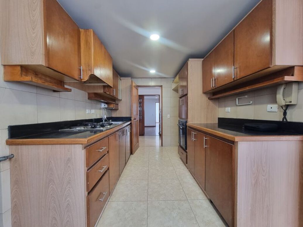 Apartamento de 3 alcobas en venta en Cr Bosque De Gratamira, Bogotá, 141 m² · foto 6 de 20
