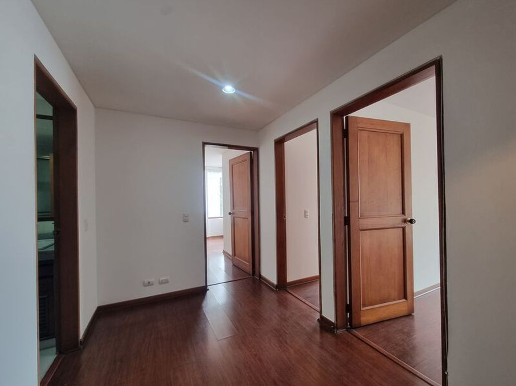 Apartamento de 3 alcobas en venta en Cr Bosque De Gratamira, Bogotá, 141 m² · foto 8 de 20