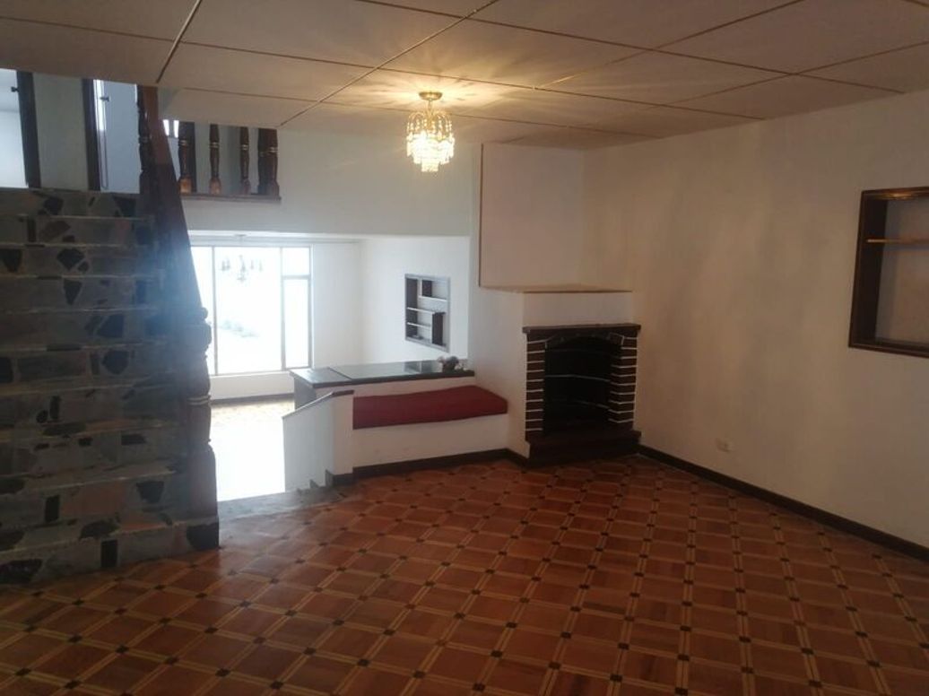 Casa de 6 alcobas en venta en Santa Cecilia, Bogotá, 298 m² · foto 11 de 20
