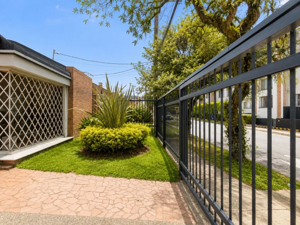 Casa de 5 alcobas en venta en Mónaco, Bogotá, 210 m² · foto 2 de 7