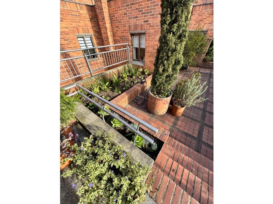 Apartamento en venta en Los Rosales, Bogotá · foto 2 de 16