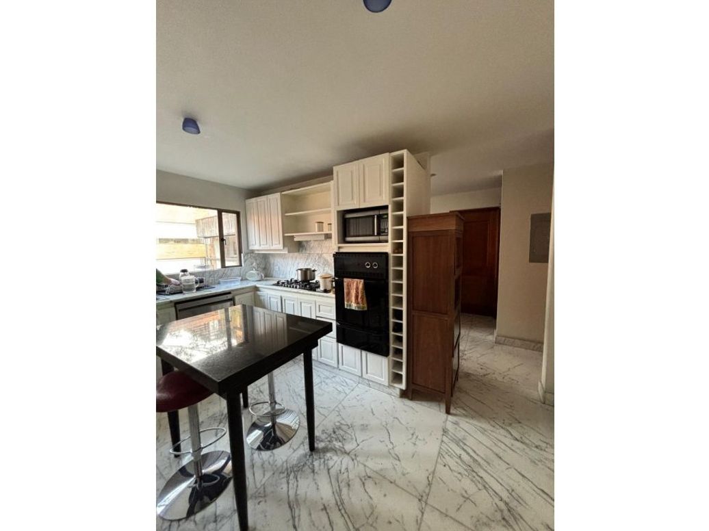 Apartamento en venta en Los Rosales, Bogotá · foto 8 de 16