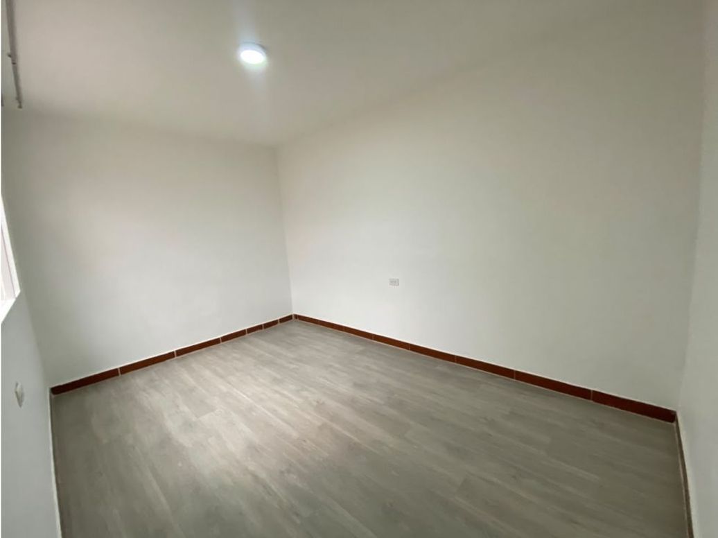 Casa de 7 alcobas en venta en Jardin Botanico, Bogotá, 320 m² · foto 11 de 16