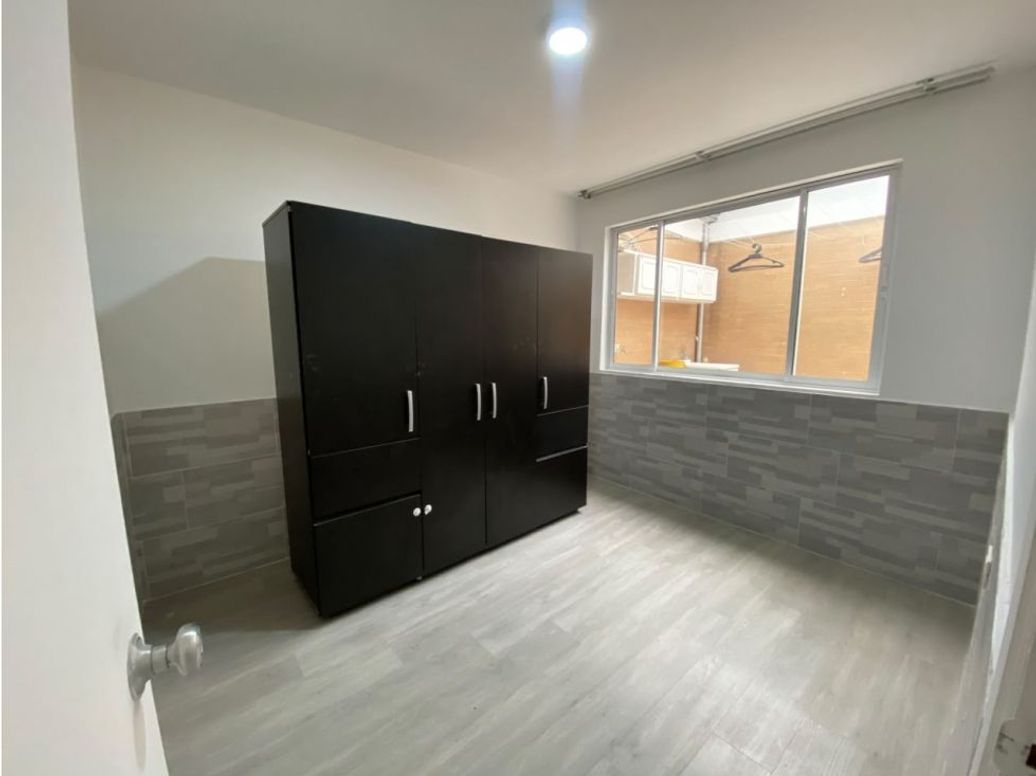 Casa de 7 alcobas en venta en Jardin Botanico, Bogotá, 320 m² · foto 12 de 16