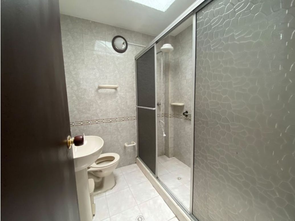 Casa de 7 alcobas en venta en Jardin Botanico, Bogotá, 320 m² · foto 9 de 16