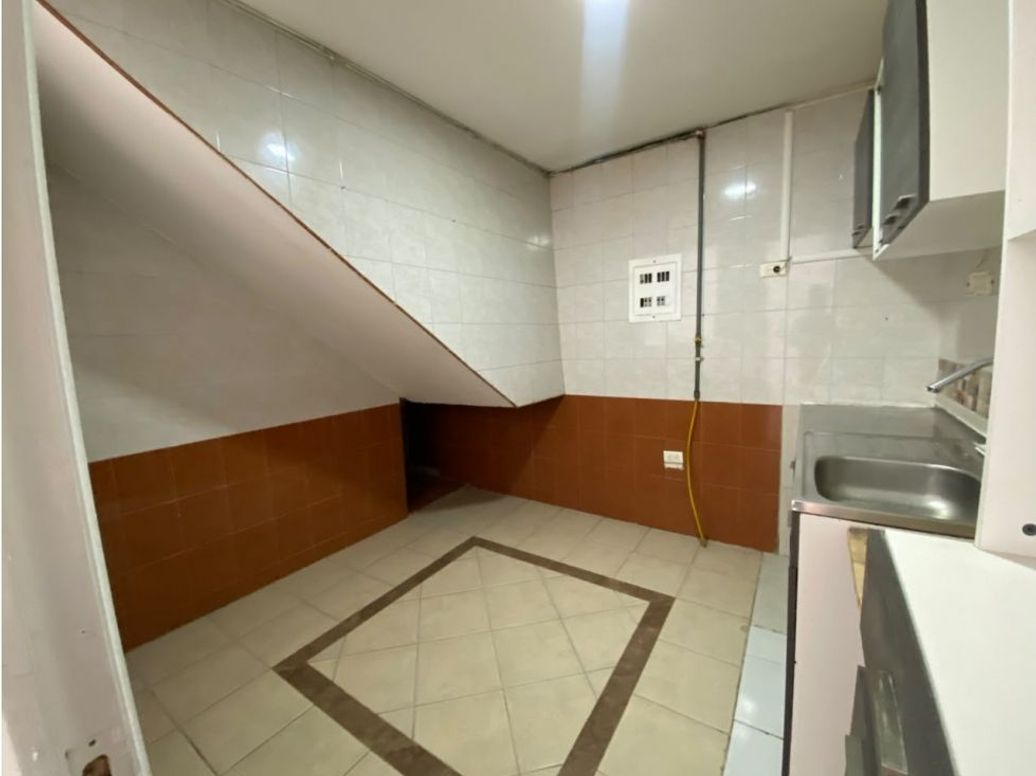 Casa de 7 alcobas en venta en Jardin Botanico, Bogotá, 320 m² · foto 13 de 16