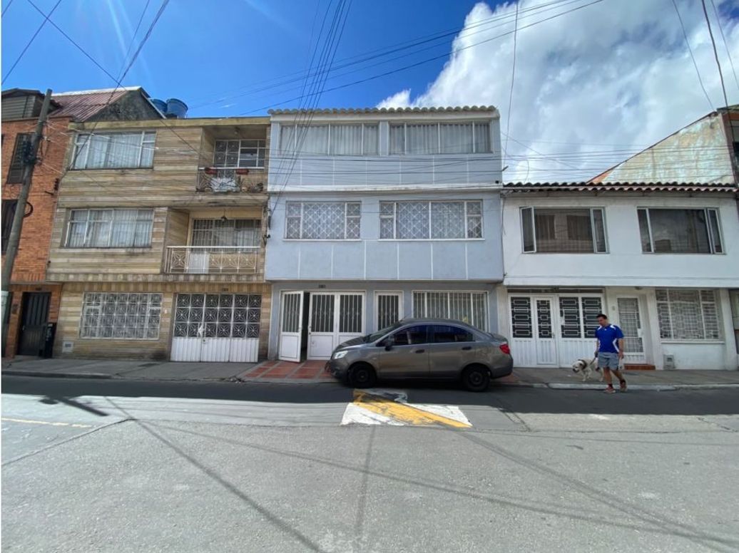 Casa de 7 alcobas en venta en Jardin Botanico, Bogotá, 320 m² · foto 16 de 16