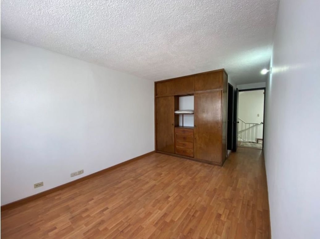 Casa de 7 alcobas en venta en Jardin Botanico, Bogotá, 320 m² · foto 6 de 16