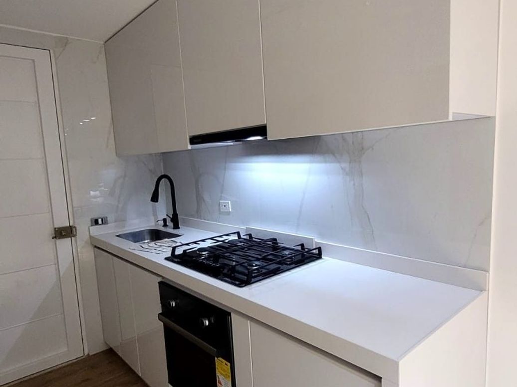 Apartamento de 2 alcobas en venta en Campo Alegre, Bogotá, 46 m² · foto 2 de 9