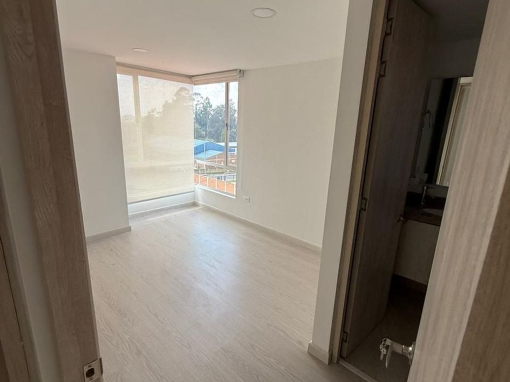Apartamento de 2 alcobas en venta en Santa Teresa, Bogotá, 62 m² · foto 11 de 15