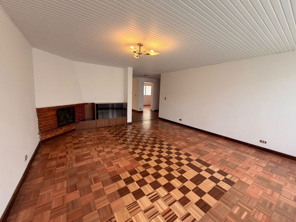 Casa de 6 alcobas en venta en Polo Club, Bogotá, 192 m² · foto 2 de 20