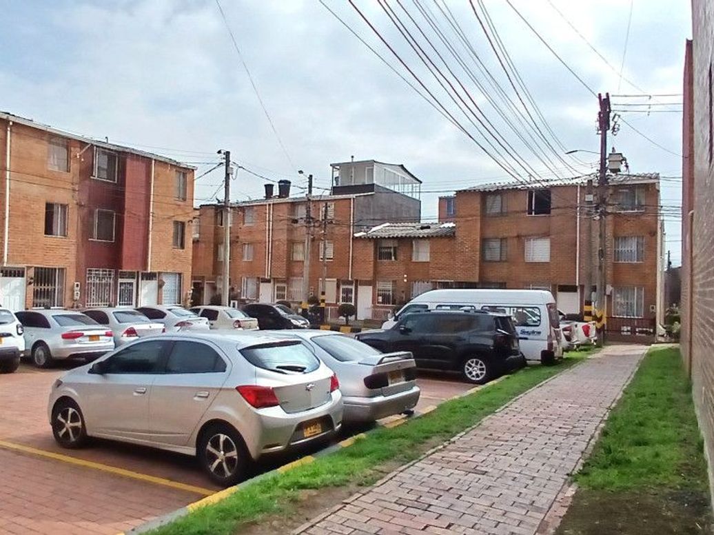 Casa de 4 alcobas en venta en Cr Madelena Et. X, Bogotá, 135 m² · foto 2 de 20