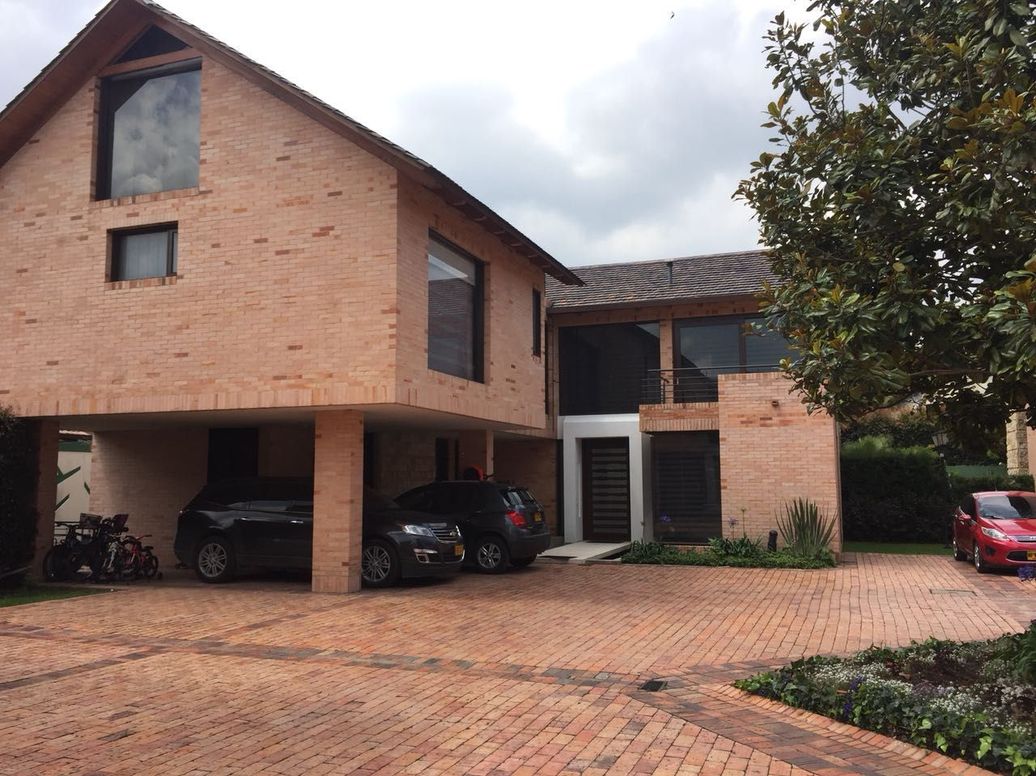 Casa de 5 alcobas en venta en San José De Bavaria, Bogotá, 480 m² · foto 2 de 17