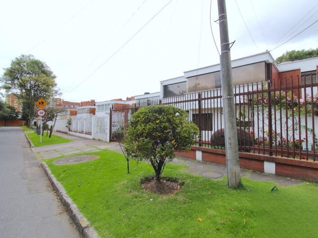 Casa de 4 alcobas en venta en Niza, Bogotá, 291 m² · foto 3 de 20
