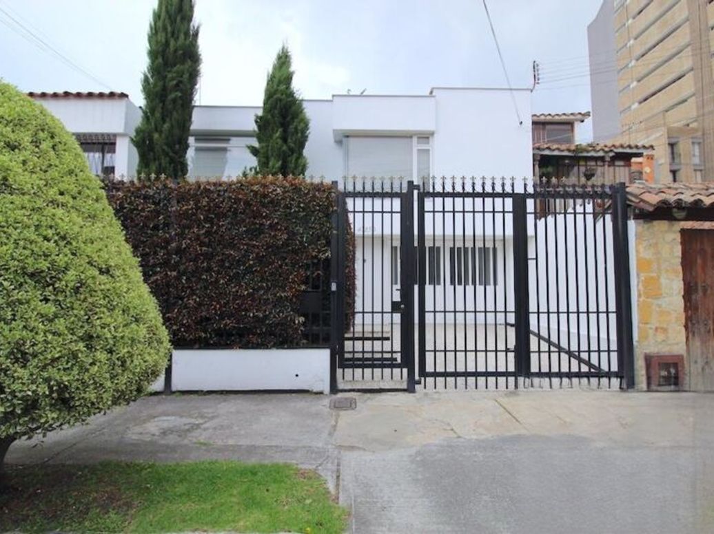 Casa de 4 alcobas en venta en Estoril, Bogotá, 340 m² · foto 2 de 20