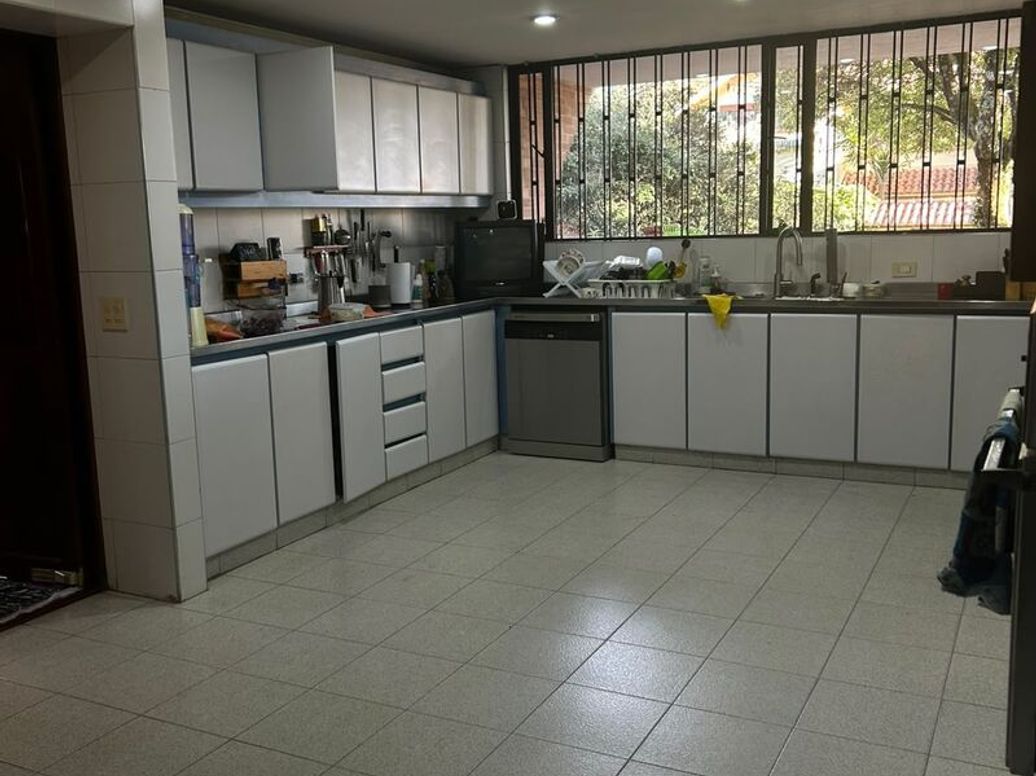 Casa de 4 alcobas en venta en Santa Barbara Alta, Bogotá, 532 m² · foto 4 de 20