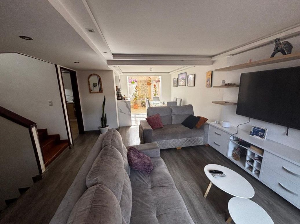 Casa de 4 alcobas en venta en El Contador, Bogotá, 126 m² · foto 2 de 16