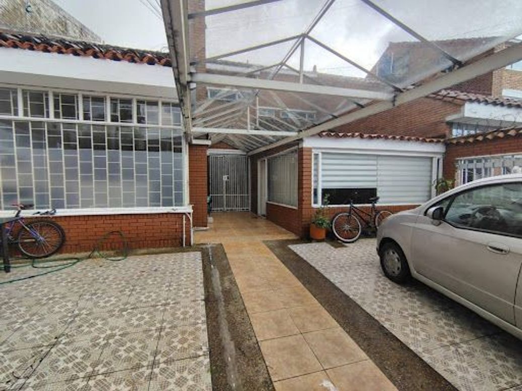 Casa de 6 alcobas en venta en Malibu, Bogotá, 225 m² · foto 2 de 20