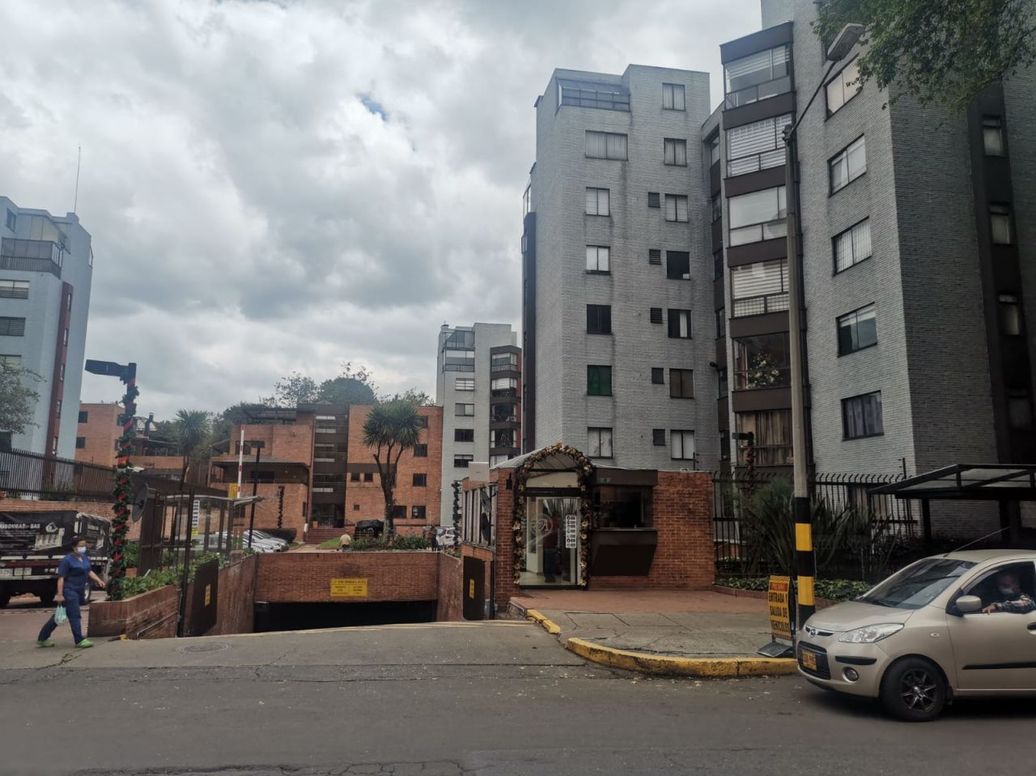 Apartamento de 3 alcobas en venta en Cr. Atabanza, Bogotá, 85 m² · foto 8 de 14