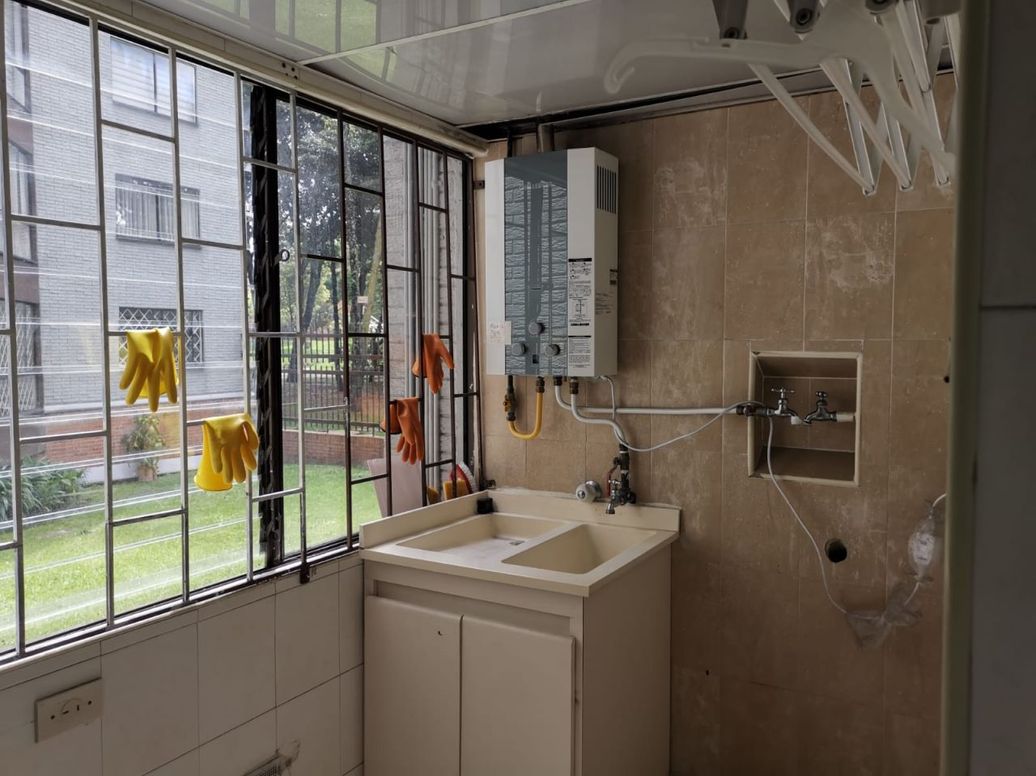 Apartamento de 3 alcobas en venta en Cr. Atabanza, Bogotá, 85 m² · foto 10 de 14