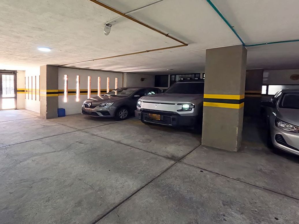 Apartamento de 4 alcobas en venta en San Patricio, Bogotá, 380 m² · foto 3 de 20