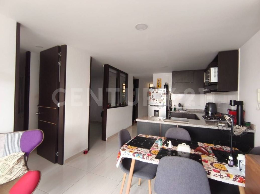 Apartamento de 3 alcobas en venta en Los Cerezos, Bogotá, 77 m² · foto 5 de 20