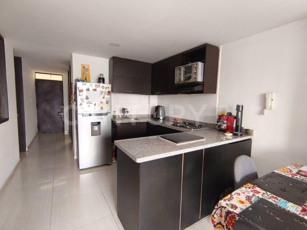 Apartamento de 3 alcobas en venta en Los Cerezos, Bogotá, 77 m² · foto 2 de 20