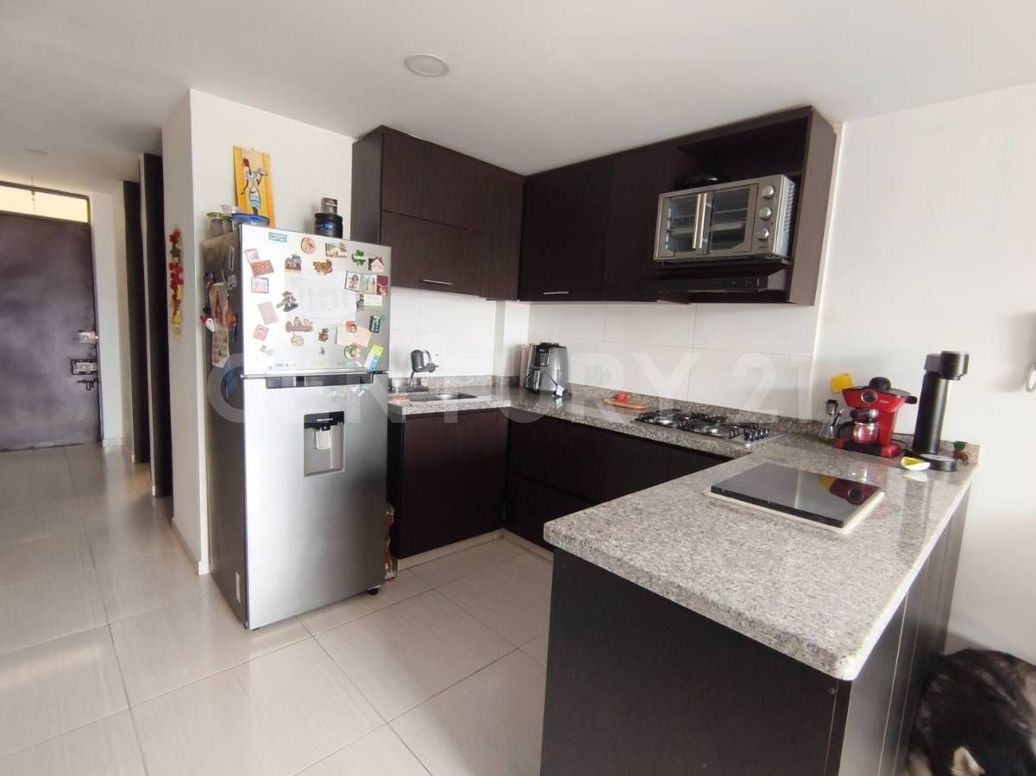 Apartamento de 3 alcobas en venta en Los Cerezos, Bogotá, 77 m² · foto 3 de 20