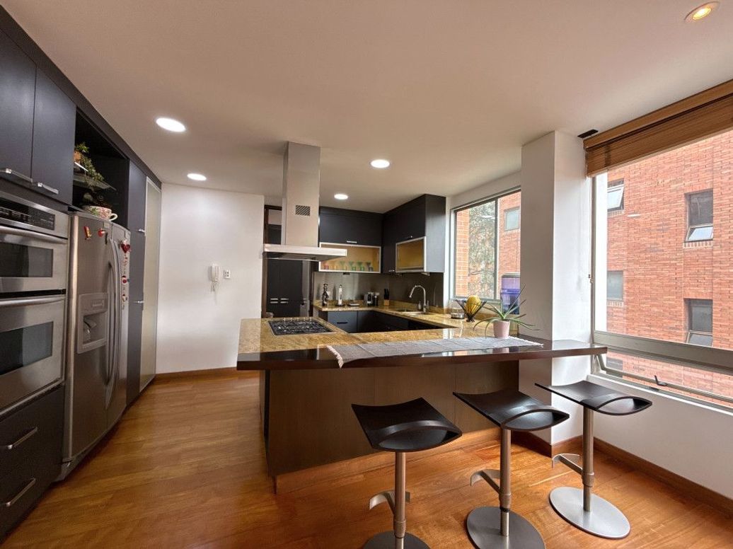 Apartamento de 3 alcobas en venta en Los Rosales, Bogotá, 204 m² · foto 4 de 20