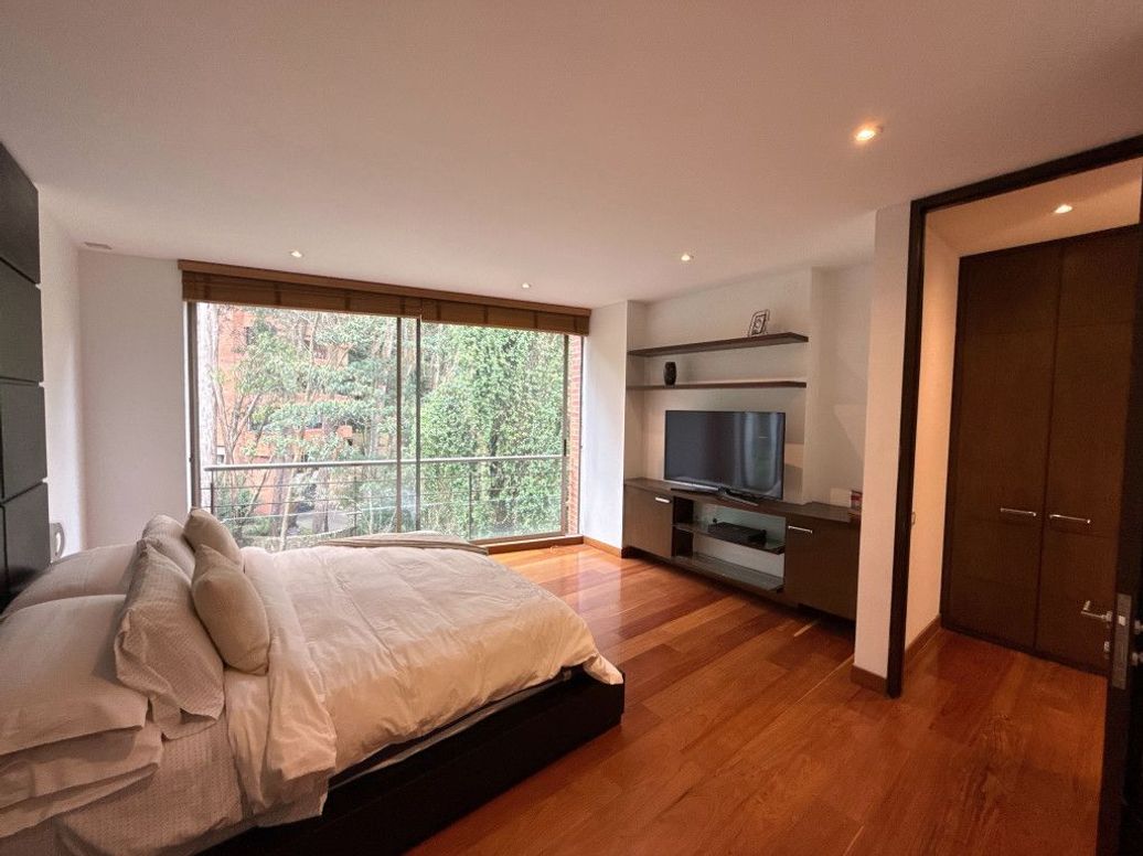 Apartamento de 3 alcobas en venta en Los Rosales, Bogotá, 204 m² · foto 10 de 20