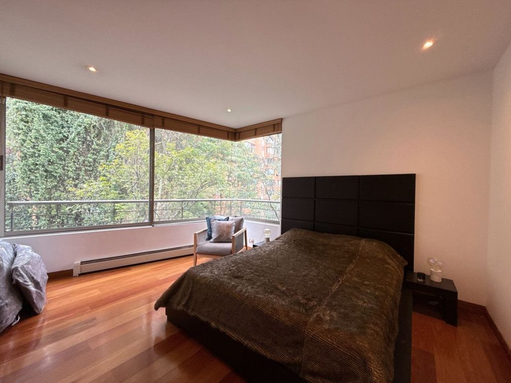 Apartamento de 3 alcobas en venta en Los Rosales, Bogotá, 204 m² · foto 12 de 20