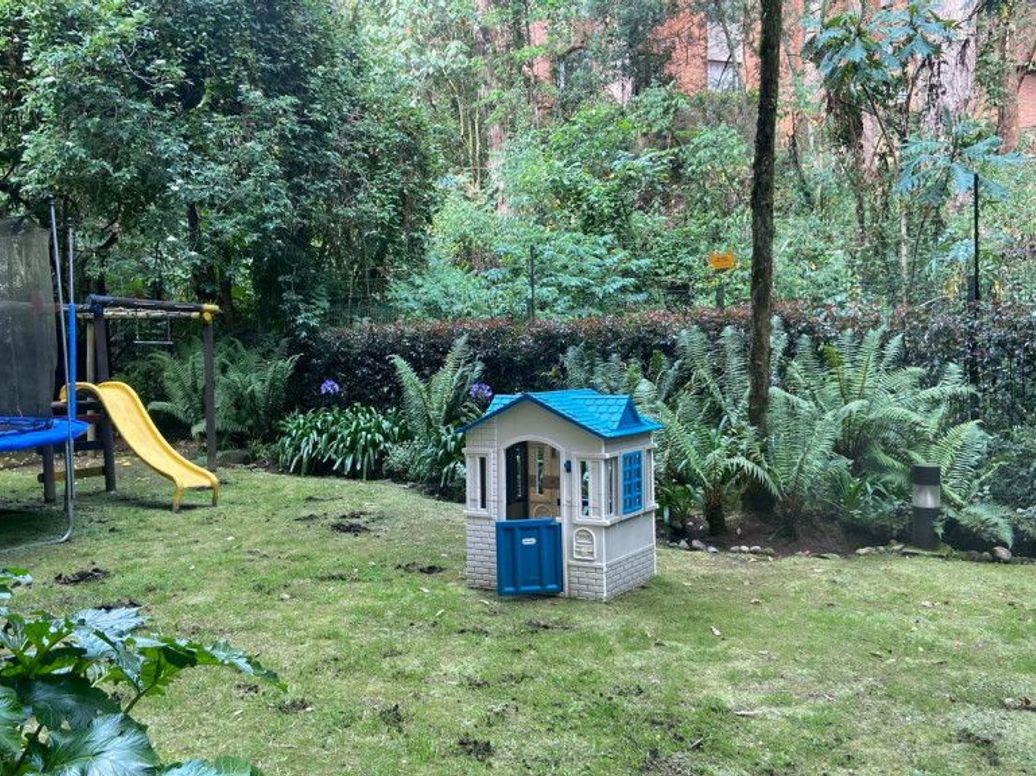 Apartamento de 3 alcobas en venta en Los Rosales, Bogotá, 204 m² · foto 18 de 20