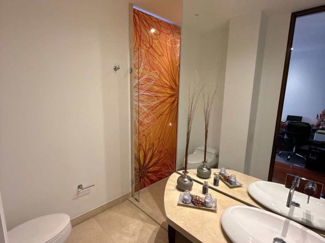 Apartamento de 3 alcobas en venta en Los Rosales, Bogotá, 204 m² · foto 16 de 20