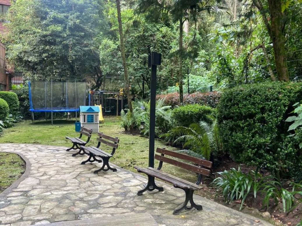 Apartamento de 3 alcobas en venta en Los Rosales, Bogotá, 204 m² · foto 19 de 20