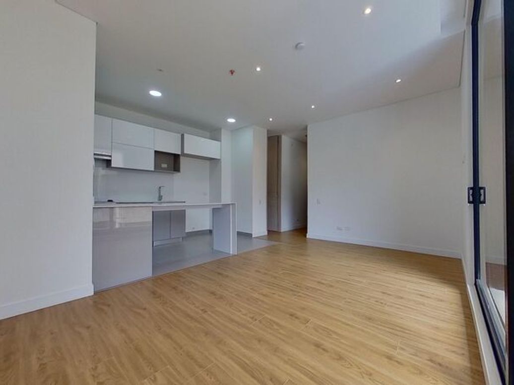 Apartamento de 1 alcoba en venta en Cerros De Los Alpes, Bogotá, 56 m² · foto 3 de 7