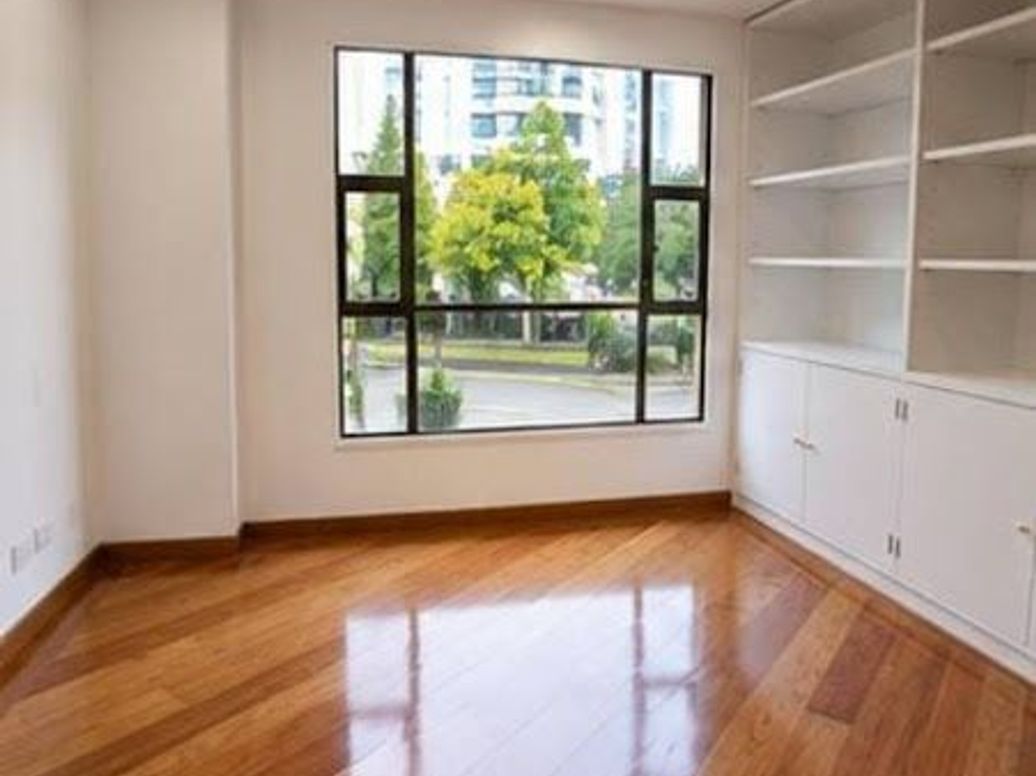 Apartamento de 3 alcobas en venta en Los Rosales, Bogotá, 237 m² · foto 3 de 20
