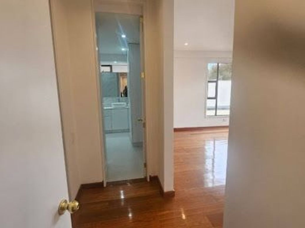 Apartamento de 3 alcobas en venta en Los Rosales, Bogotá, 237 m² · foto 16 de 20