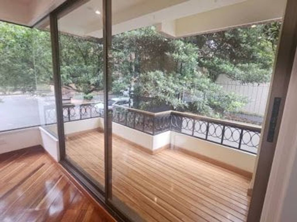 Apartamento de 3 alcobas en venta en Los Rosales, Bogotá, 237 m² · foto 8 de 20