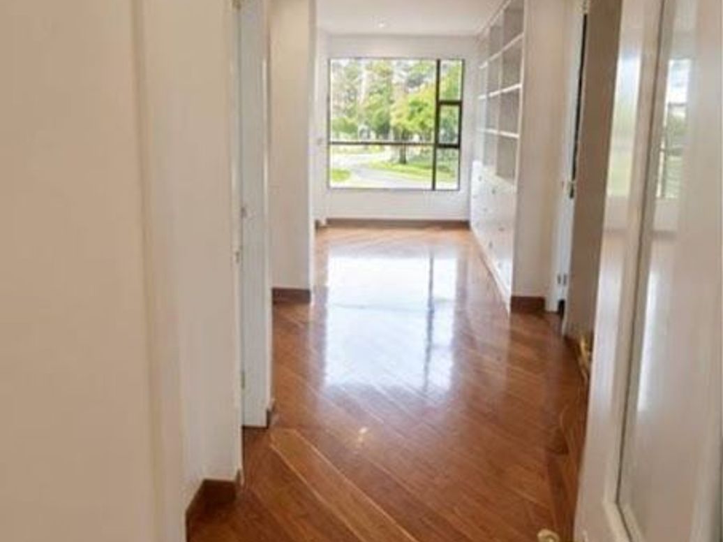 Apartamento de 3 alcobas en venta en Los Rosales, Bogotá, 237 m² · foto 19 de 20