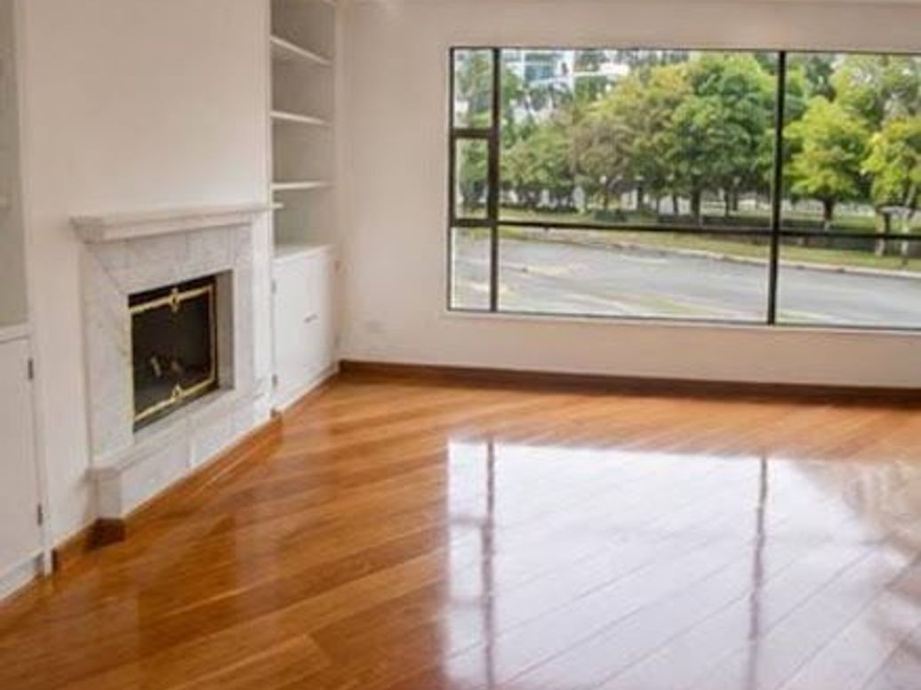 Apartamento de 3 alcobas en venta en Los Rosales, Bogotá, 237 m² · foto 2 de 20